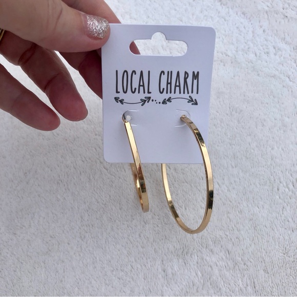 Local Charm gold hoops Earrings New - Picture 1 of 6
